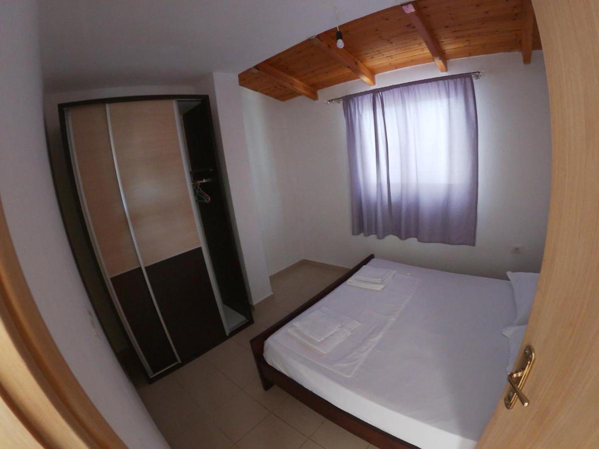 Honey Apartments Near Promenade Sarandë Exterior foto